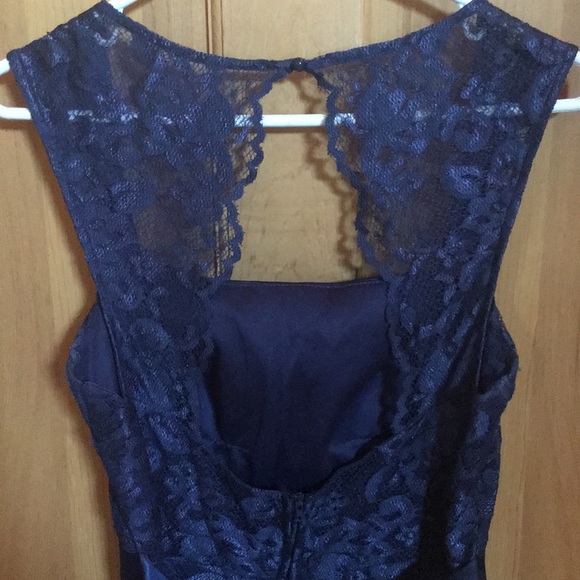 Lace Open-Back Dress - Picture 3 of 5